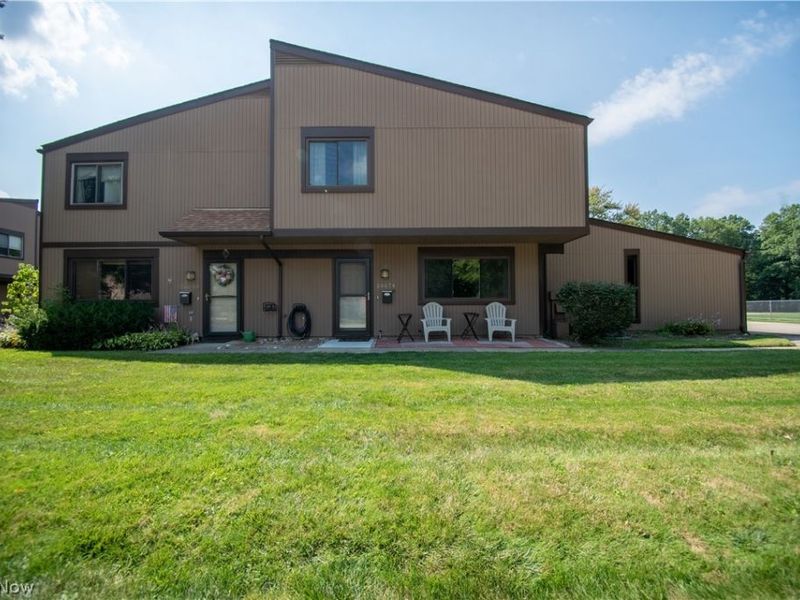 26674 Lake Of The Falls Boulevard, Olmsted Falls, OH 44138 Photo 1