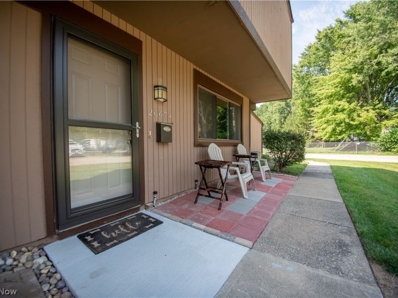 26674 Lake Of The Falls Boulevard, Olmsted Falls, OH 44138 Photo 2