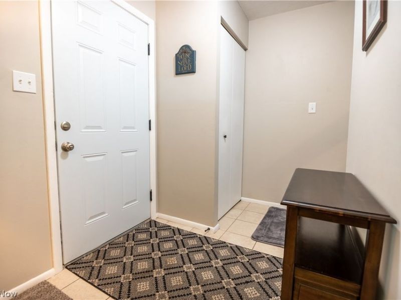 26674 Lake Of The Falls Boulevard, Olmsted Falls, OH 44138 Photo 3