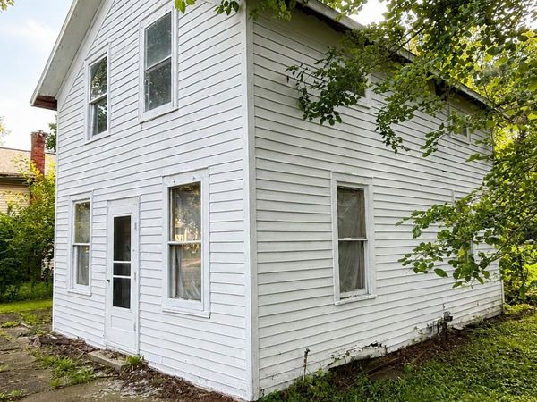 113 S Red Bud Trail N, Buchanan, MI 49107