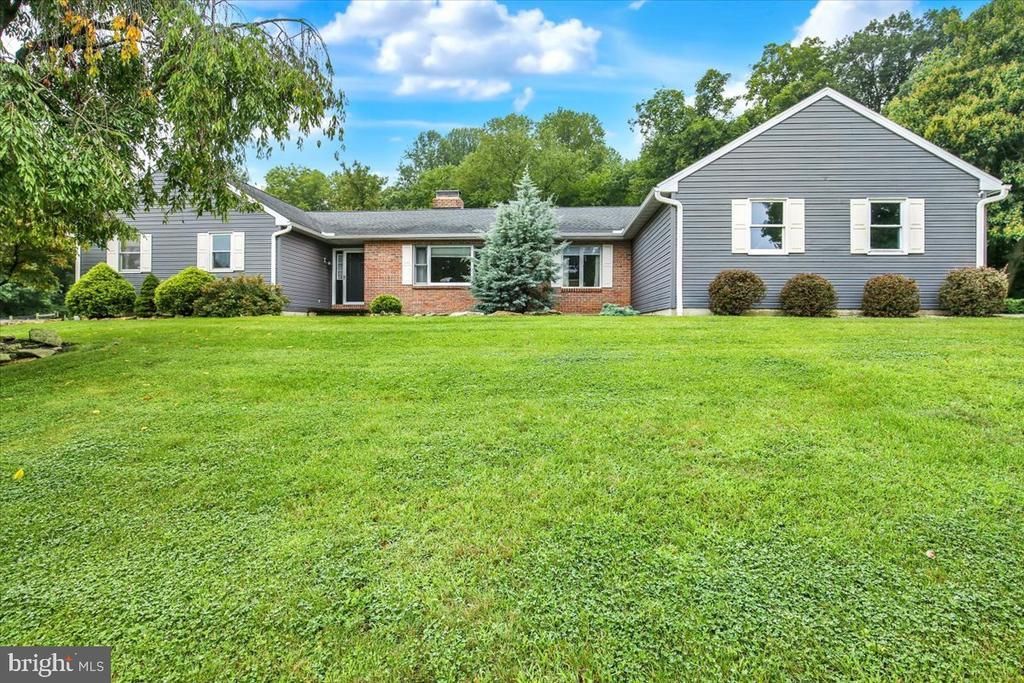 12 SCHOOLHOUSE LANE , FLEETWOOD, PA 19522
