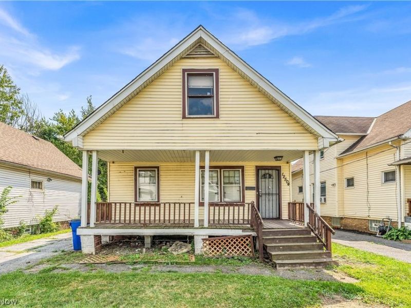 12504 Angelus Avenue, Cleveland, OH 44105 Photo 2