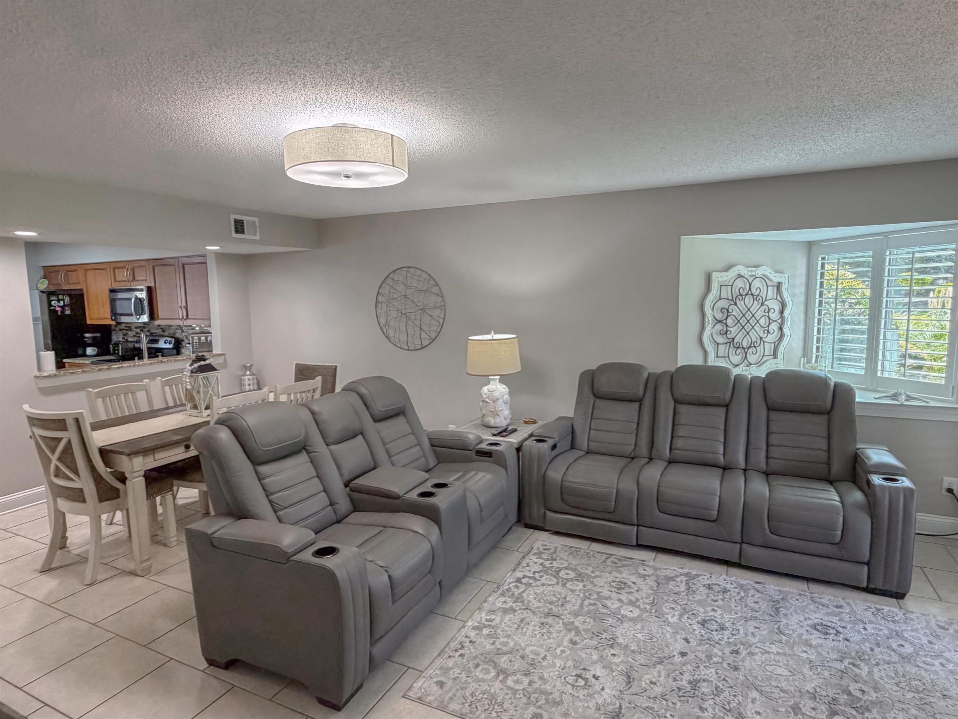 315 Wendover Ct. Photo 13