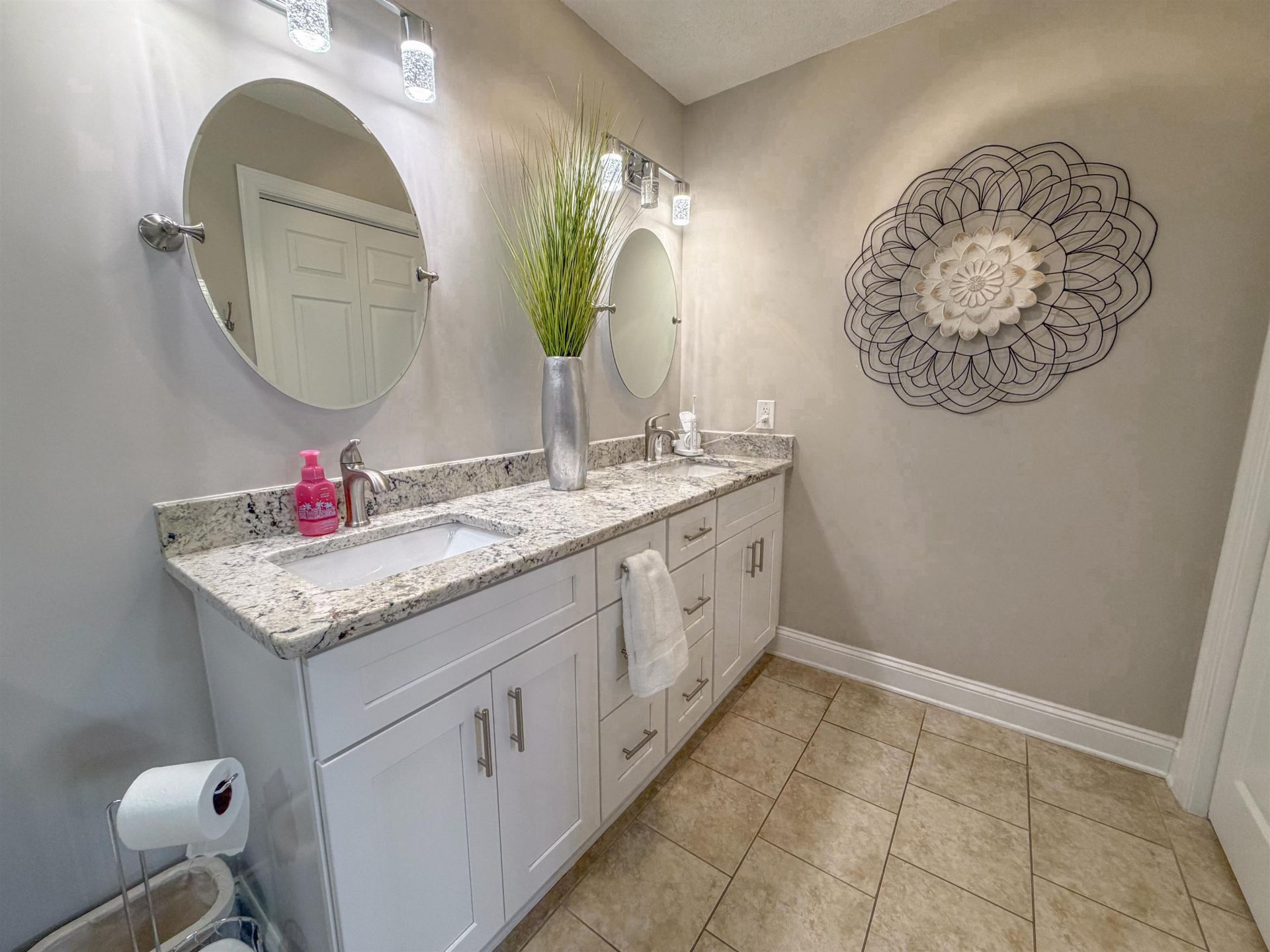 315 Wendover Ct. Photo 27
