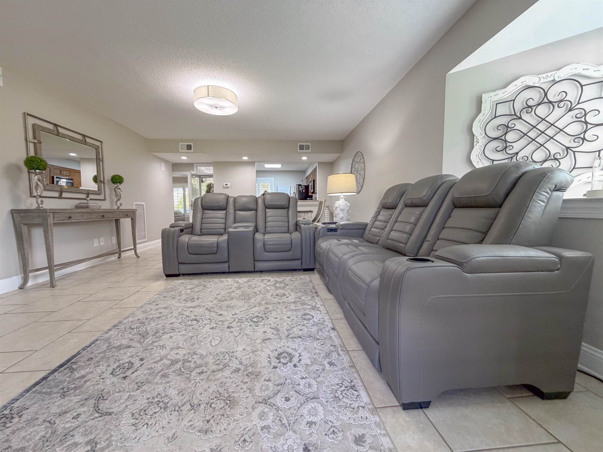 315 Wendover Ct. Photo 8