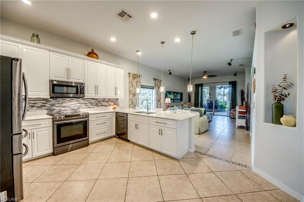 2569 Keystone Lake Dr, Cape Coral, FL 33909 Photo