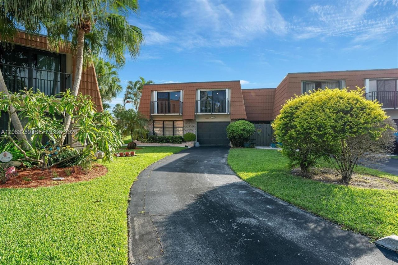 1427 SW 109th Way , Davie, FL 33324 Photo