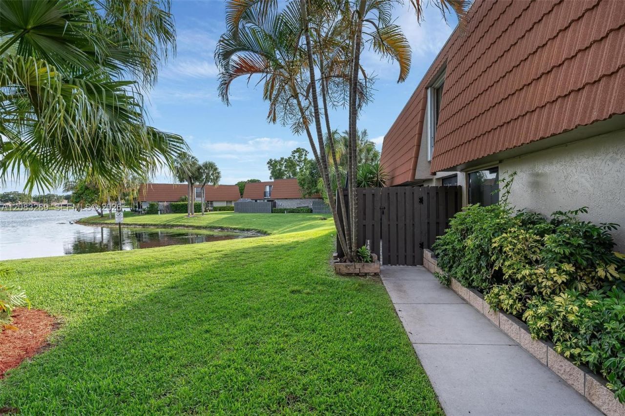 1427 SW 109th Way , Davie, FL 33324 Photo