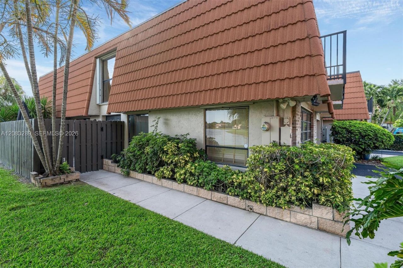 1427 SW 109th Way , Davie, FL 33324 Photo