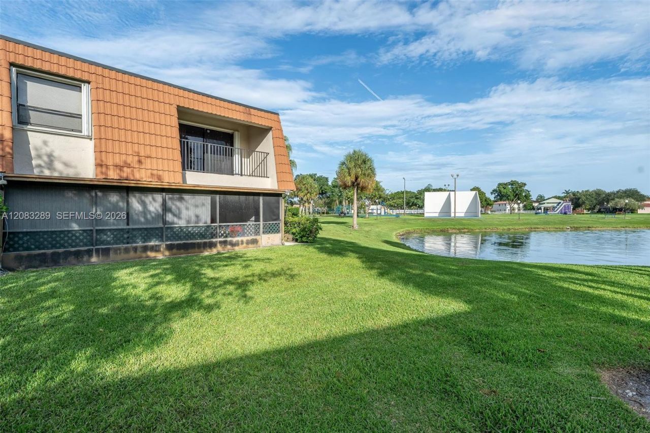 1427 SW 109th Way , Davie, FL 33324 Photo