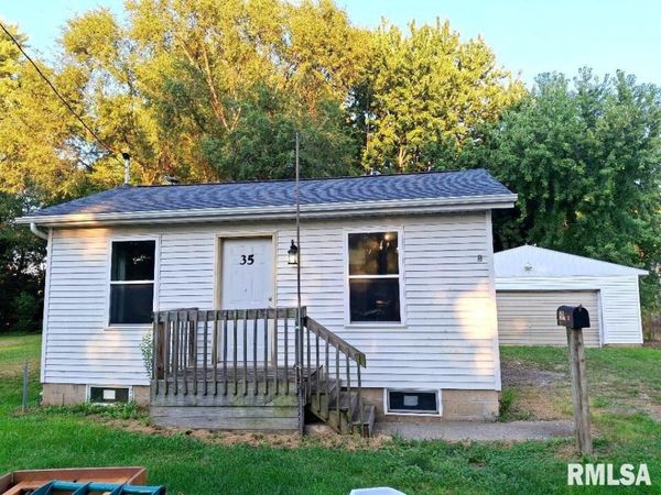35 N CEDAR Street, Farmington, IL 61531