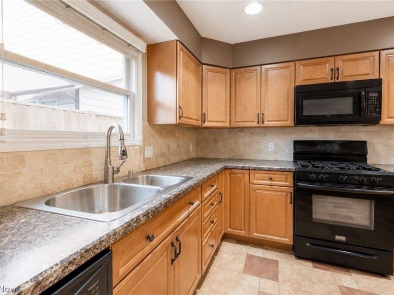 38158 Strumbly Place, Willoughby, OH 44094 Photo 9