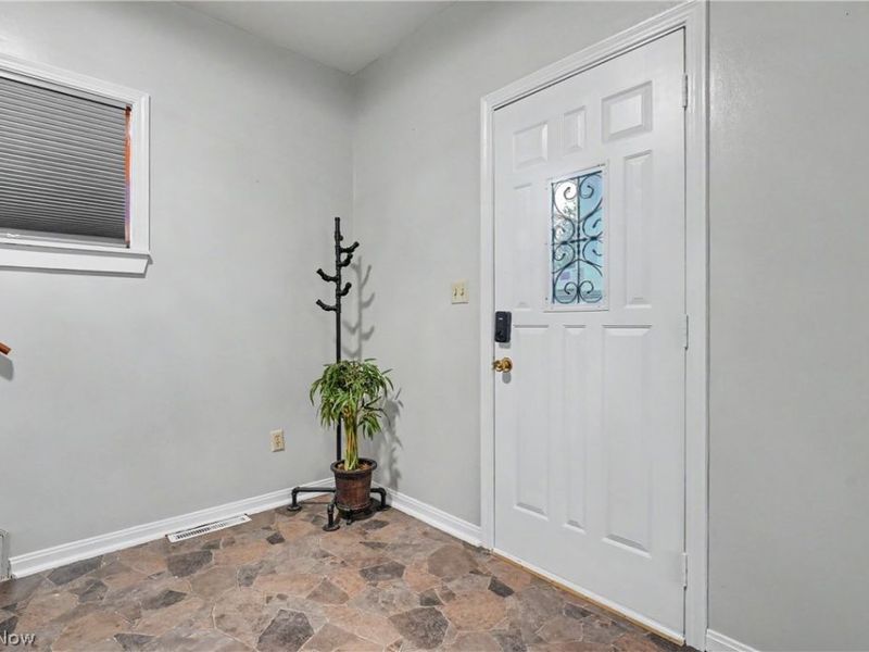 176 S Johnson Road, Sebring, OH 44672 Photo 18