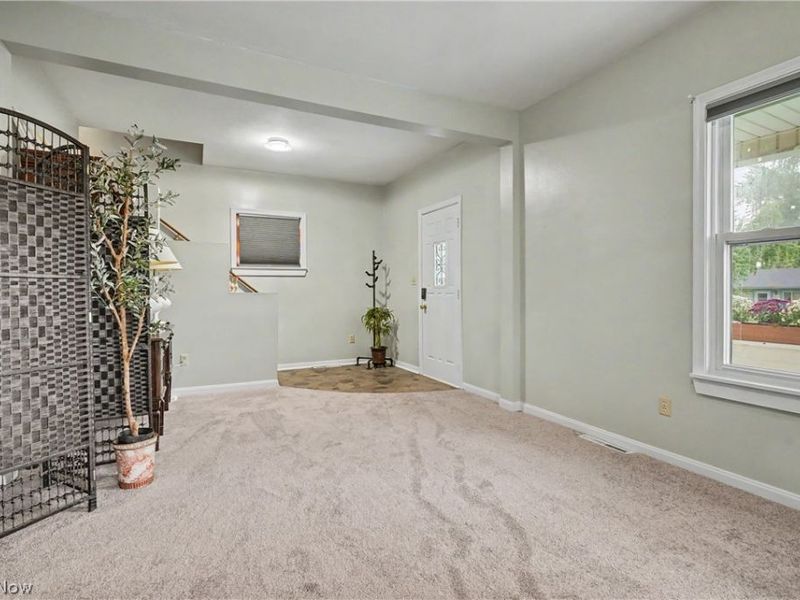 176 S Johnson Road, Sebring, OH 44672 Photo 5