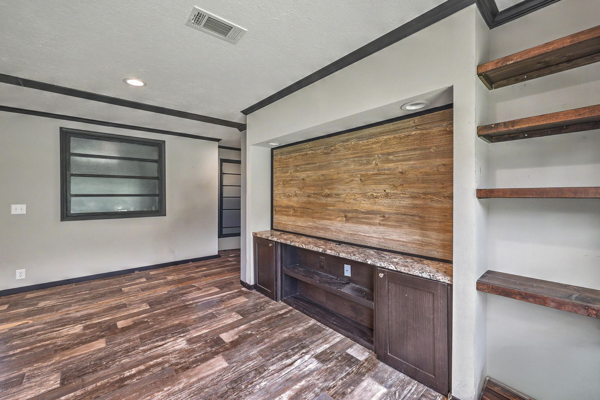 654 Second Texas Road Photo 13