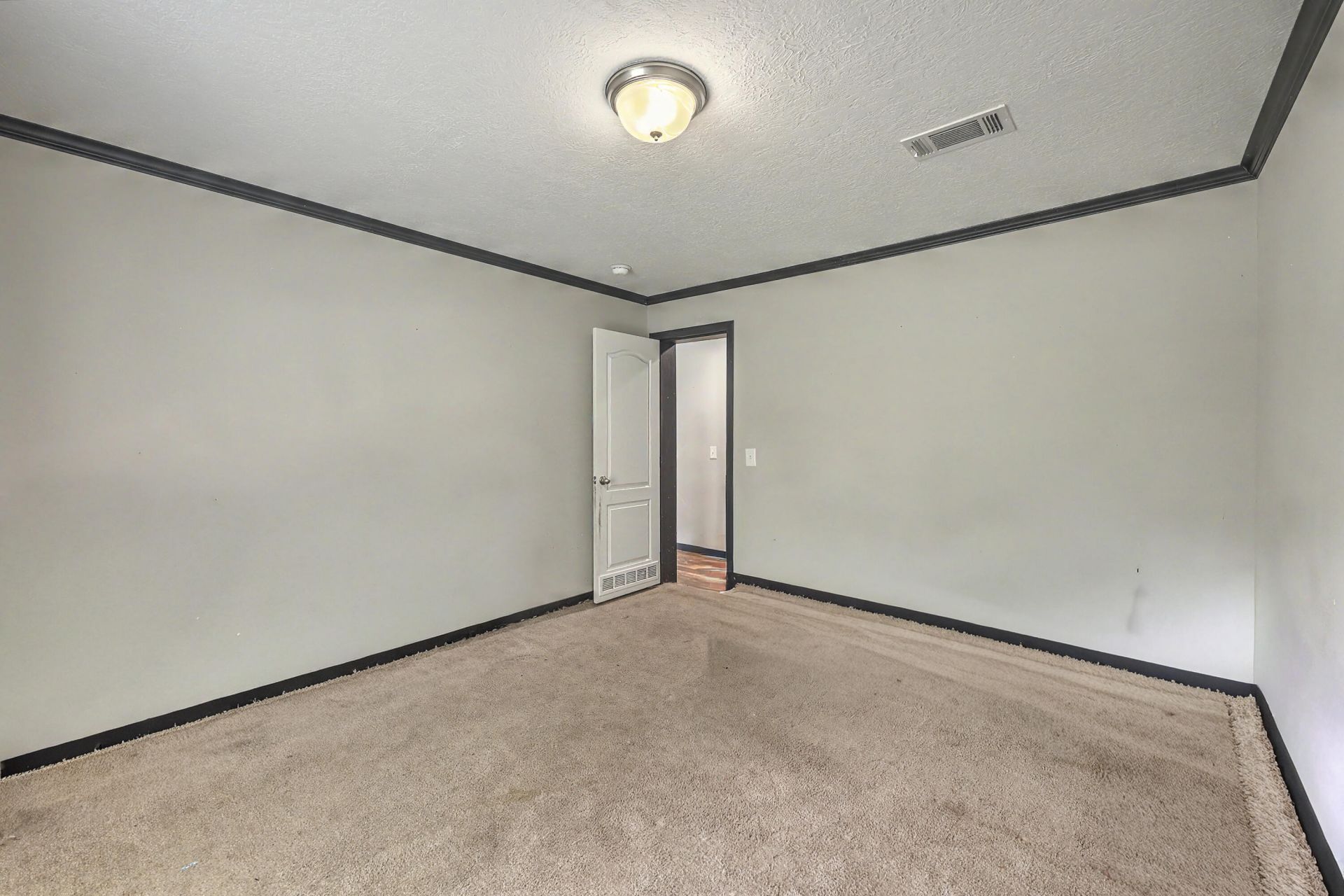 654 Second Texas Road Photo 17