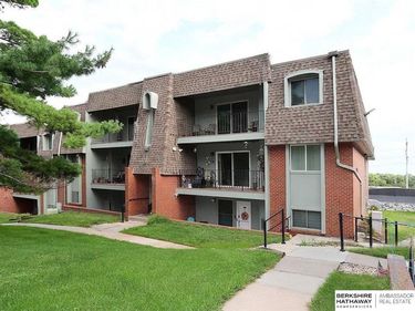 12025 Pierce Plaza, Unit 124, Omaha, NE 68144