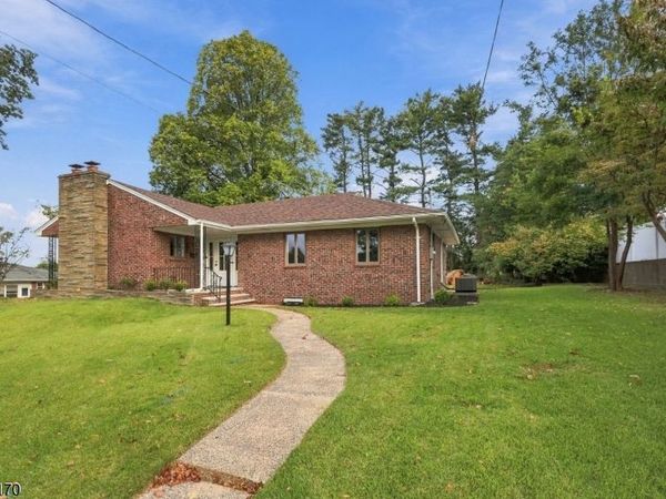 16 Charlotte St, Sayreville, NJ 08872