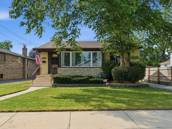 17946 Hickory Street , Lansing, IL 60438