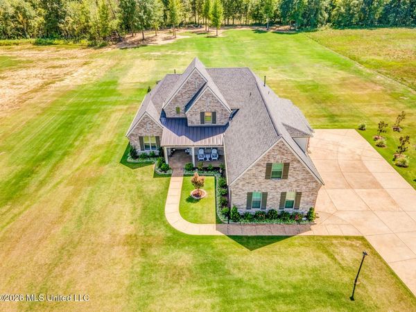 363 Cedar Crest Cove, Byhalia, MS 38611