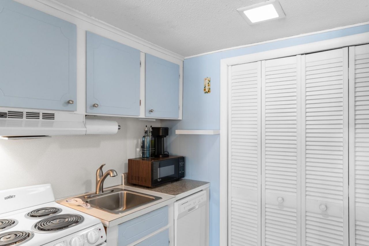 2204 Perrin Dr. Photo 5