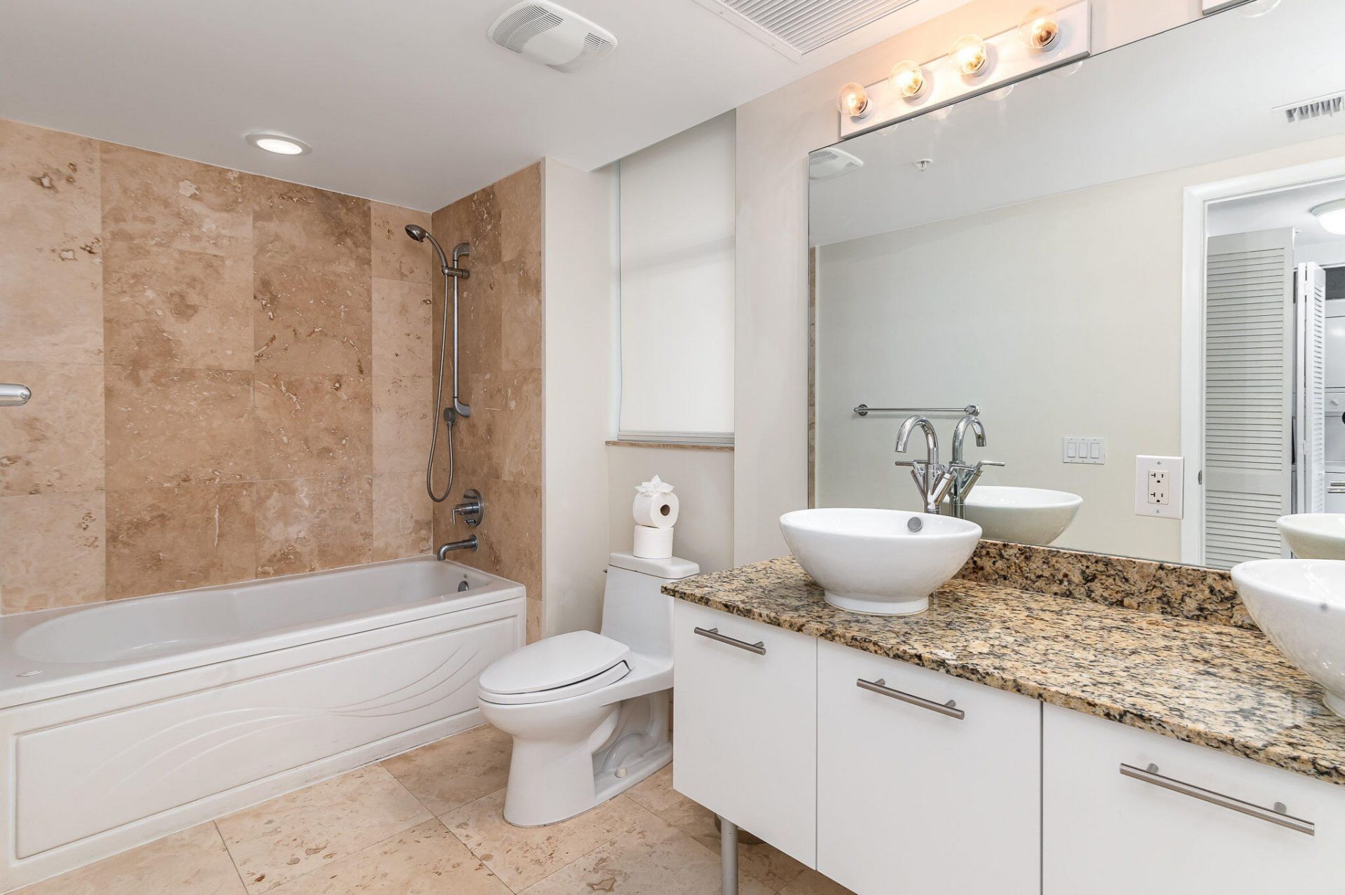 41 SE 5th Street, Unit #417, Miami, FL 33131 Photo