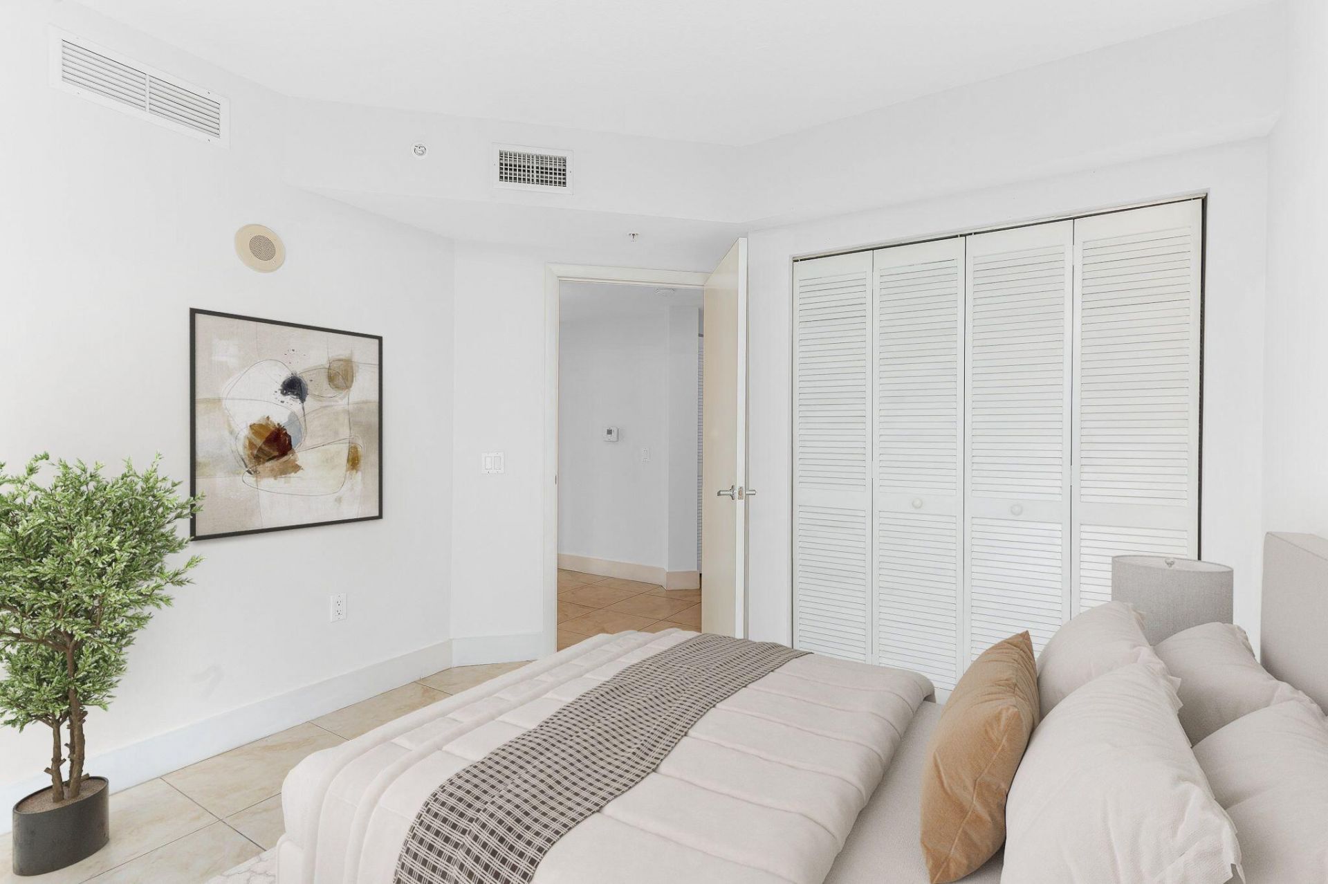 41 SE 5th Street, Unit #417, Miami, FL 33131 Photo