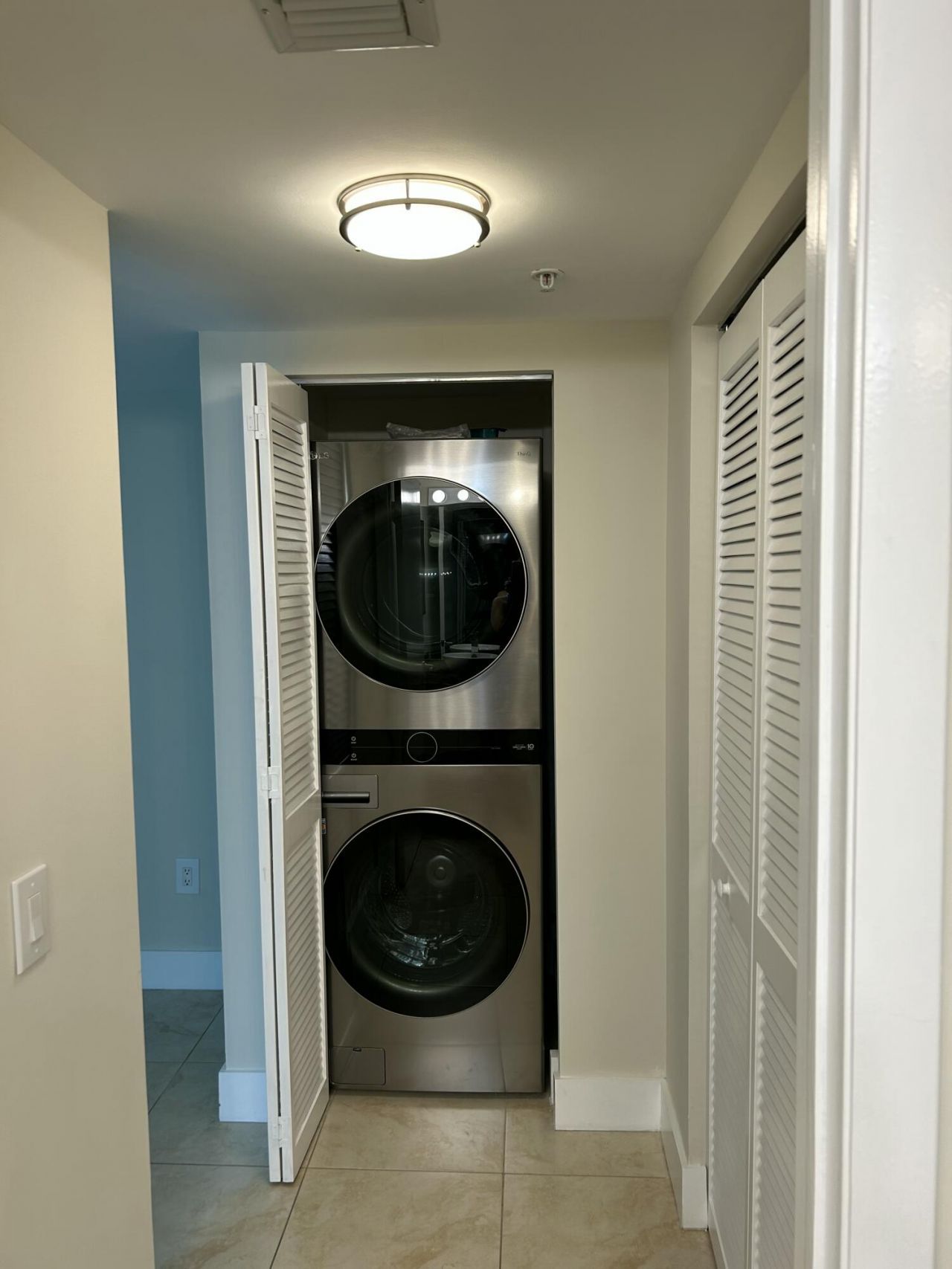 41 SE 5th Street, Unit #417, Miami, FL 33131 Photo