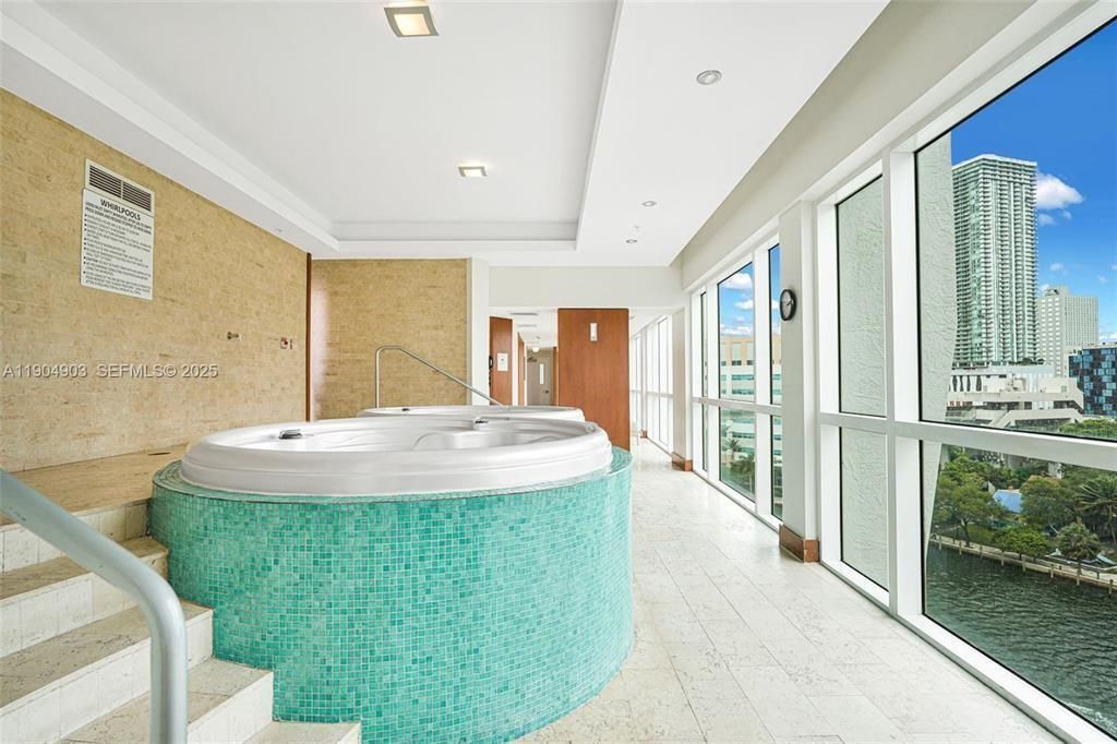 41 SE 5th Street, Unit #417, Miami, FL 33131 Photo