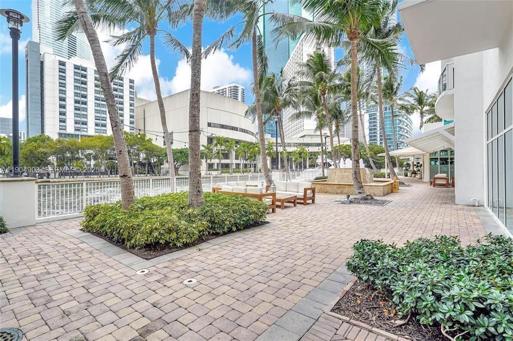 41 SE 5th Street, Unit #417, Miami, FL 33131 Photo