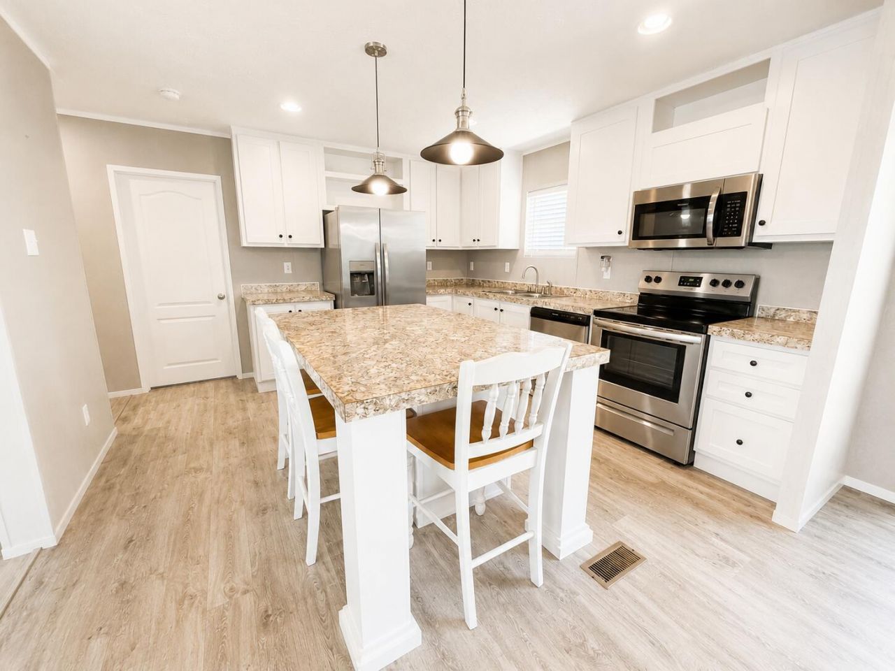 1121 Orange Loop, Okeechobee, FL 34974 Photo