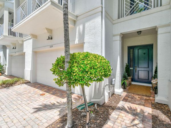 7239 Oxford Court, Palm Beach Gardens, FL 33418