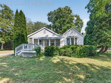 25821 Dreschfield Avenue, Grosse Ile Township, Mi 48138
