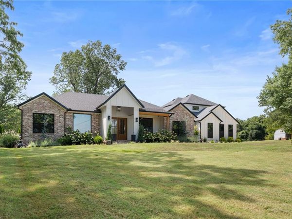 3335 Barrington Road , Tontitown, AR 72704