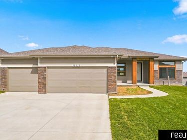 12019 S 44 Street, Bellevue, NE 68123