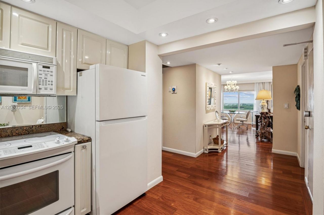 500 Bayview Dr , Unit 2122, Sunny Isles Beach, FL 33160 Photo