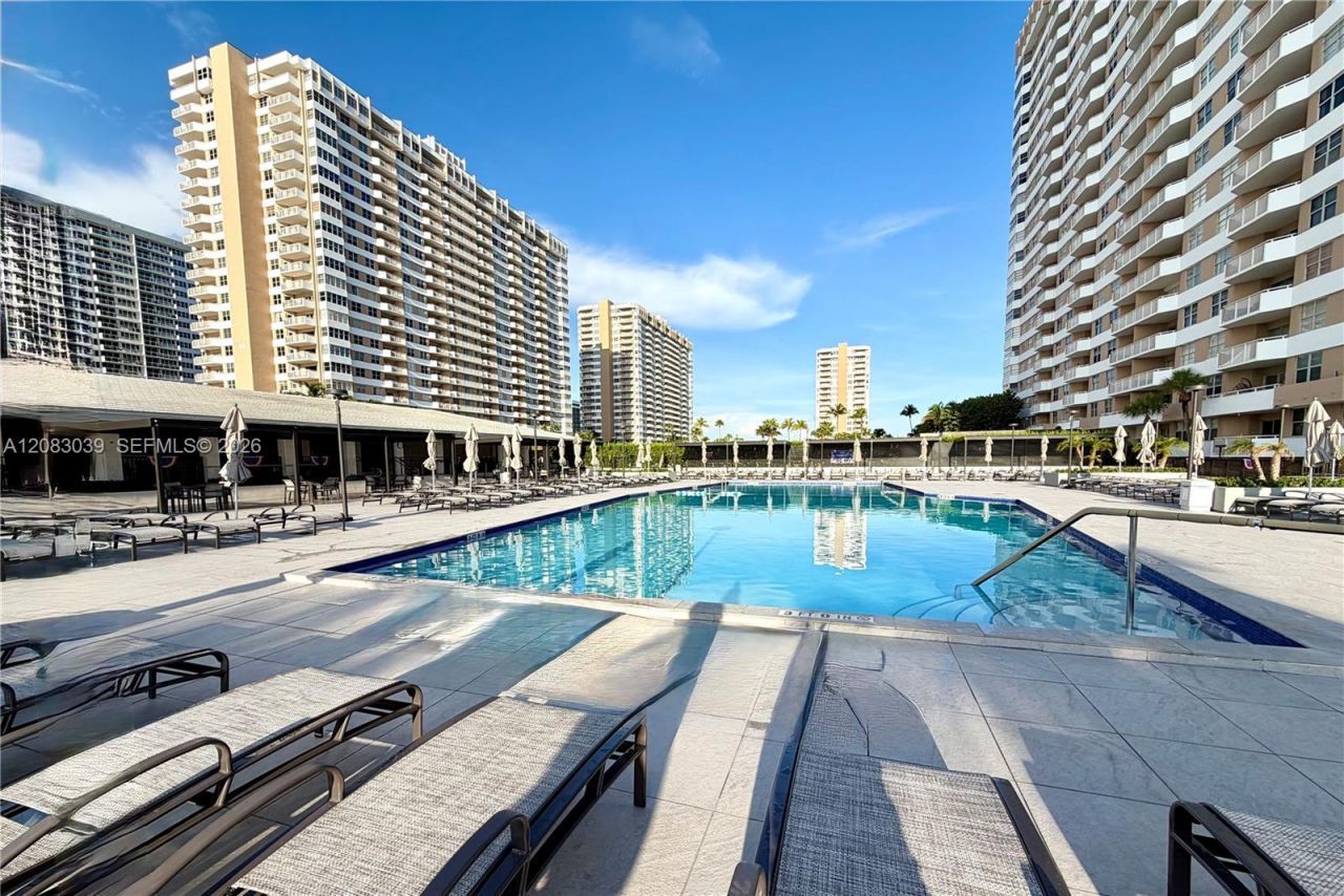 1950 S Ocean Dr, Unit 2C, Hallandale Beach, FL 33009 Photo