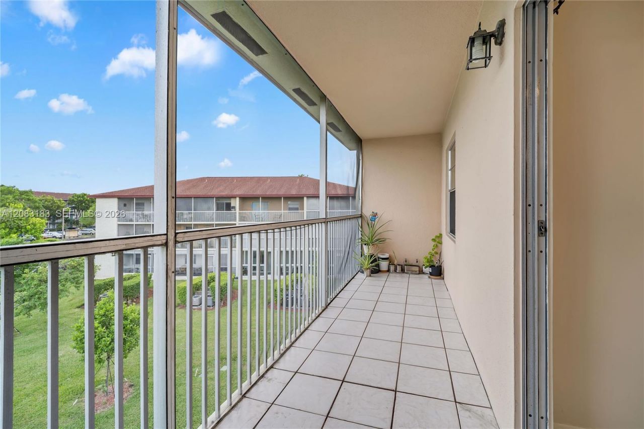 150 SW 134th Way , Unit 304R, Pembroke Pines, FL 33027 Photo