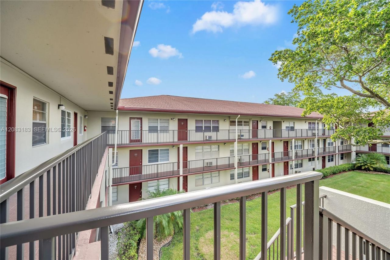 150 SW 134th Way , Unit 304R, Pembroke Pines, FL 33027 Photo