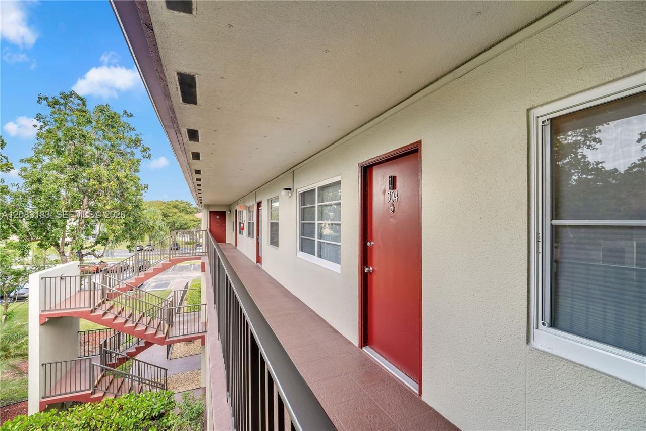 150 SW 134th Way , Unit 304R, Pembroke Pines, FL 33027 Photo