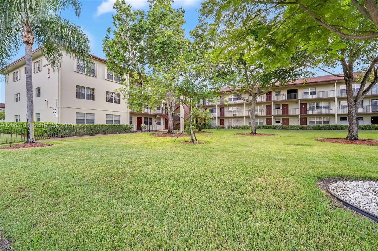 150 SW 134th Way , Unit 304R, Pembroke Pines, FL 33027 Photo