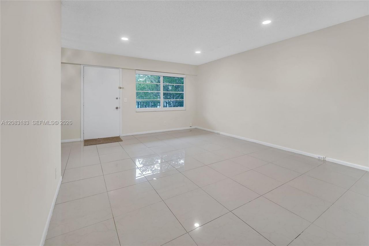 150 SW 134th Way , Unit 304R, Pembroke Pines, FL 33027 Photo