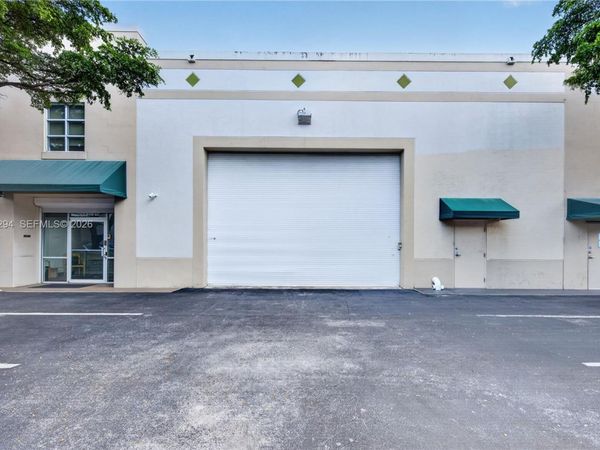 3042 NW 82nd Ave , Doral, FL 33122