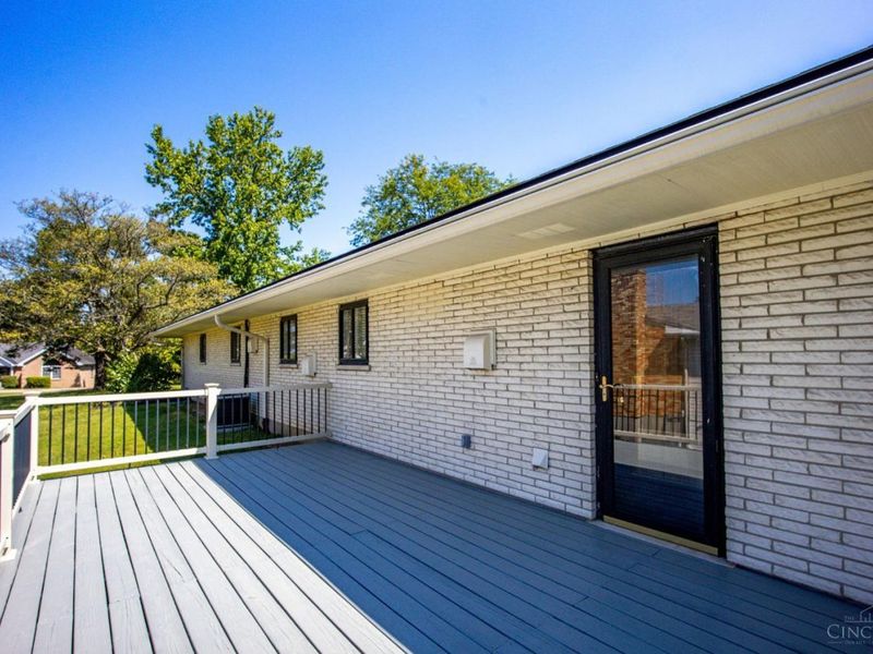 5195 Deeridge Lane, Green Township, OH 45247 Photo 32