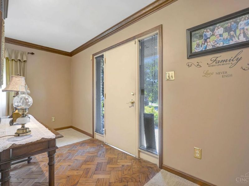 5195 Deeridge Lane, Green Township, OH 45247 Photo 6