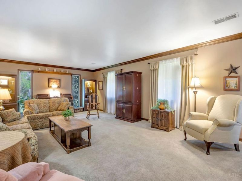 5195 Deeridge Lane, Green Township, OH 45247 Photo 8
