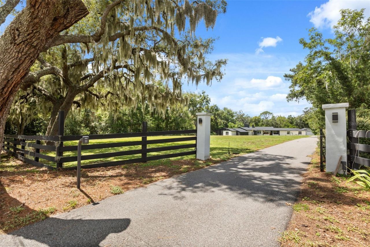 1602 Country Club Road, Eustis, FL 32726 Photo