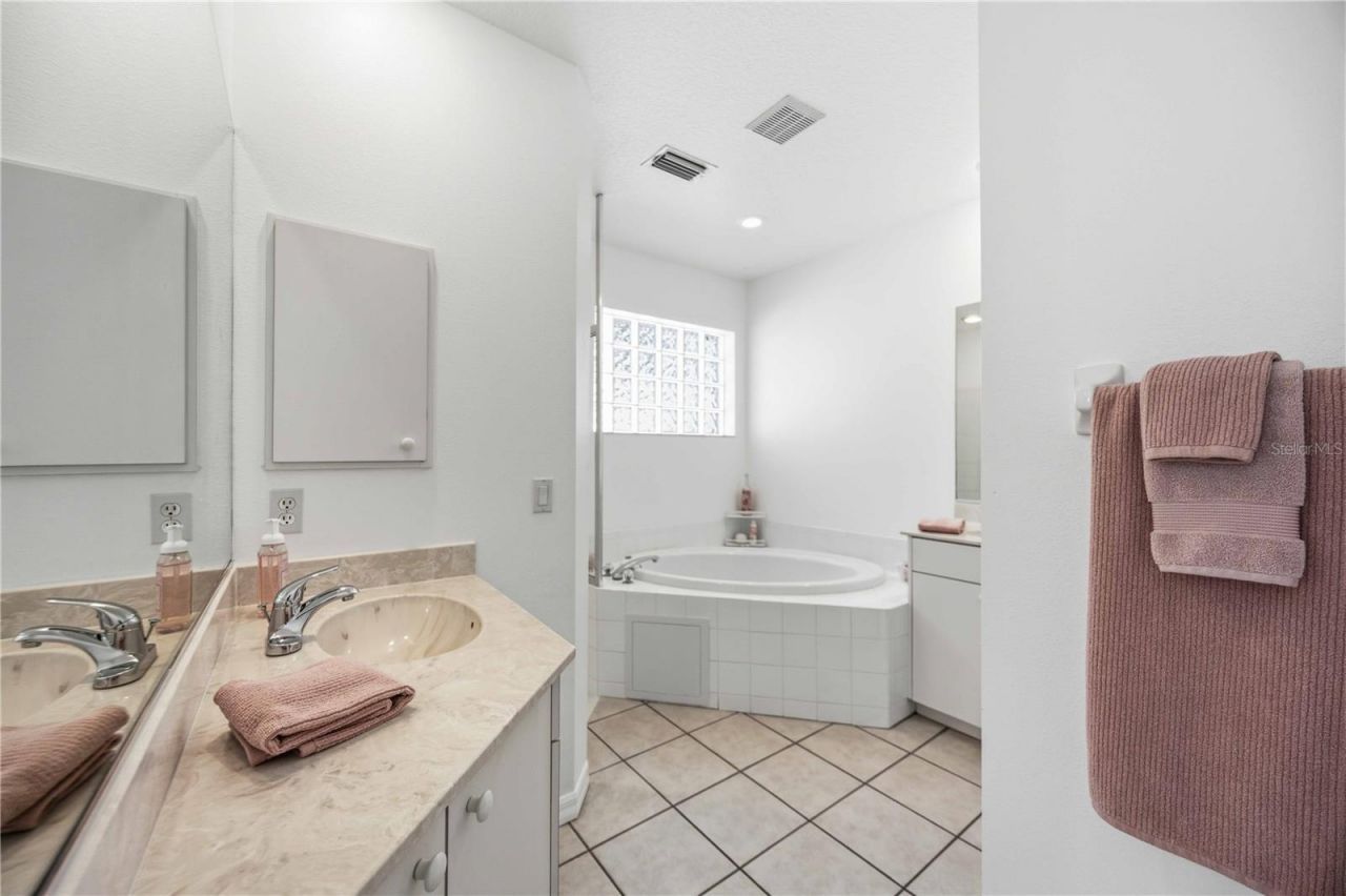 5469 Ashton Manor Drive, Sarasota, FL 34233 Photo