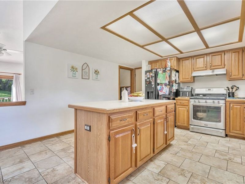 2420 Auberry Drive, Akron, OH 44312 Photo 6
