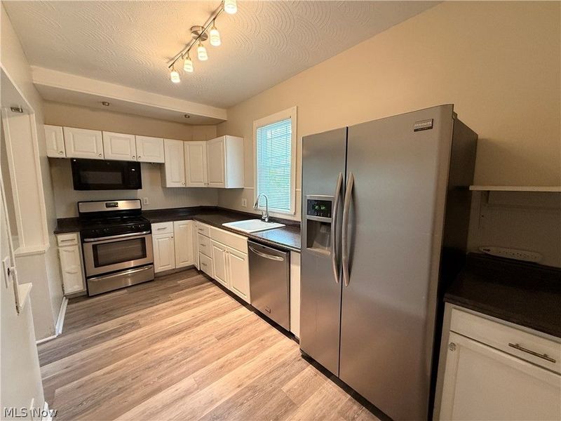 131 W Miller Avenue, Akron, OH 44301 Photo 14